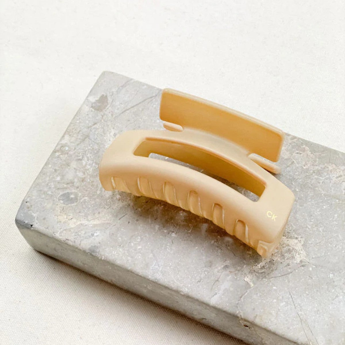 Chelsea King French Cutout Claw Crème Matte