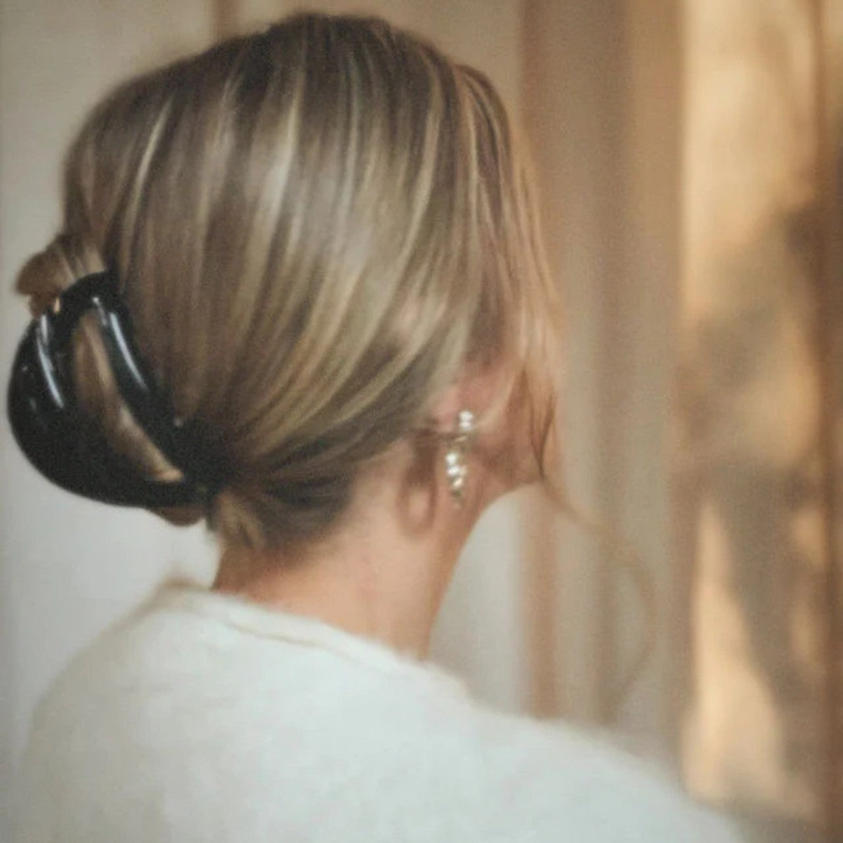 Chelsea King French L’Arc Cutout Claw Black