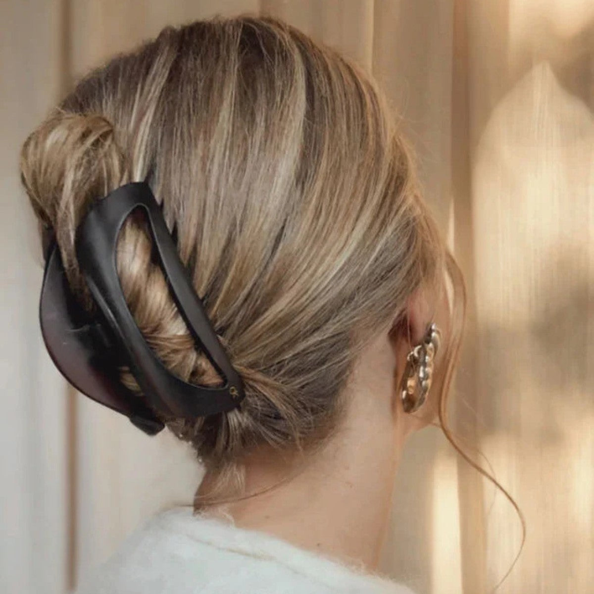 Chelsea King French L’Arc Cutout Claw Velvet Amber - The Green Kiss