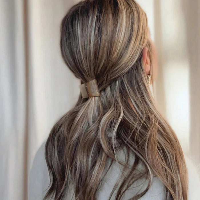 Chelsea King French Oval Claw Champagne Amber - Mini - The Green Kiss