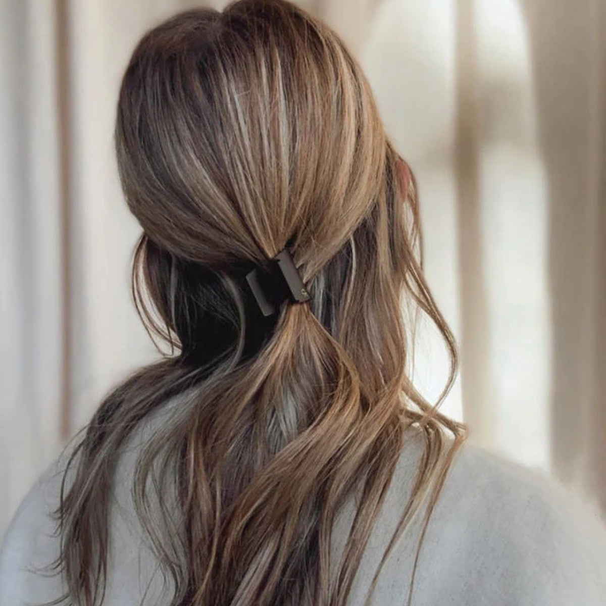 Chelsea King French Oval Claw Velvet Amber - Mini - The Green Kiss