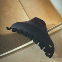 Chelsea King French Claw Velvet Amber - Medium