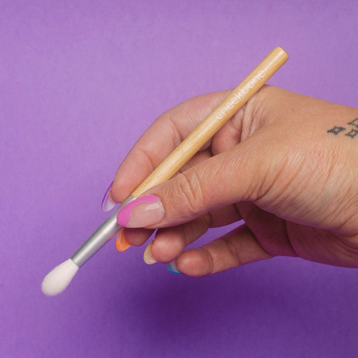 Cheekbone Beauty Small Tapered Blending Eyeshadow Brush - The Green Kiss