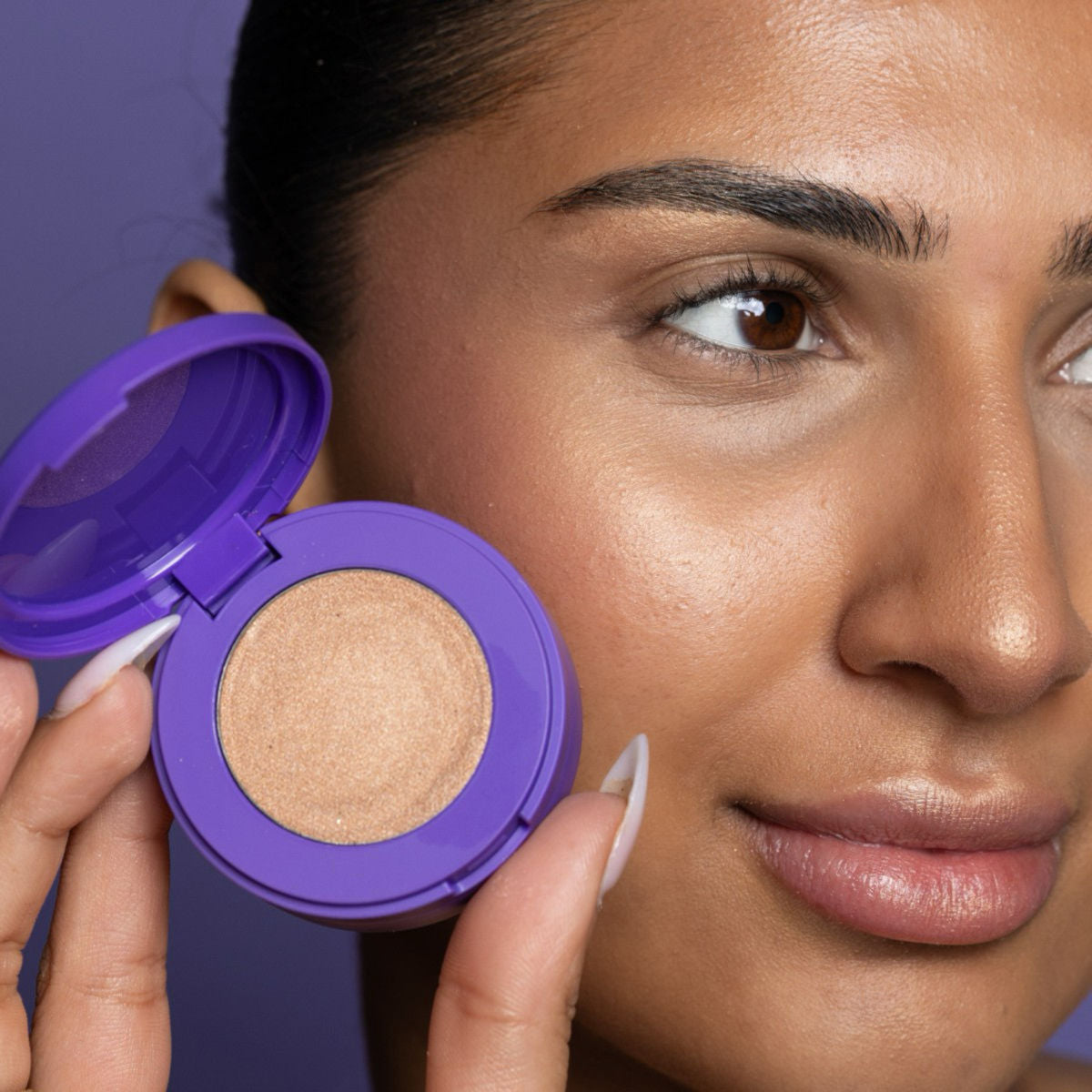 Cheekbone Beauty Courage Cream Highlighter - The Green Kiss