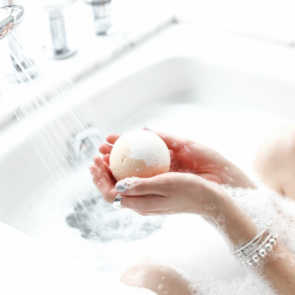 Bathorium Bath Bomb - Pomelo Grove - The Green Kiss