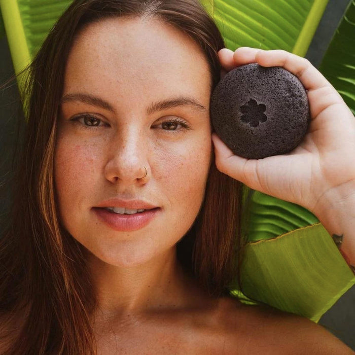 Wyld Konjac Sponge - Bamboo Charcoal - The Green Kiss