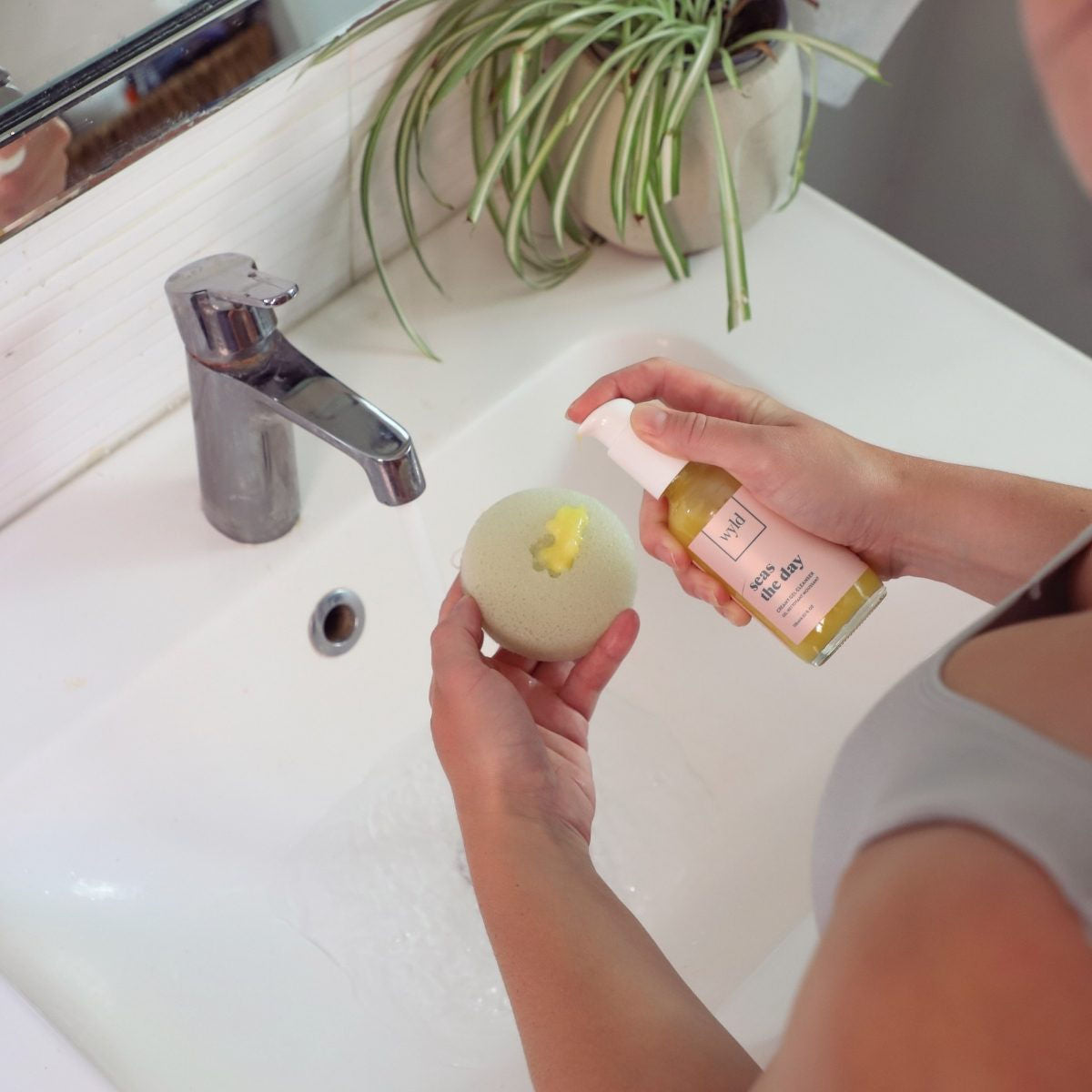 Wyld Konjac Sponge - French Green Clay - The Green Kiss